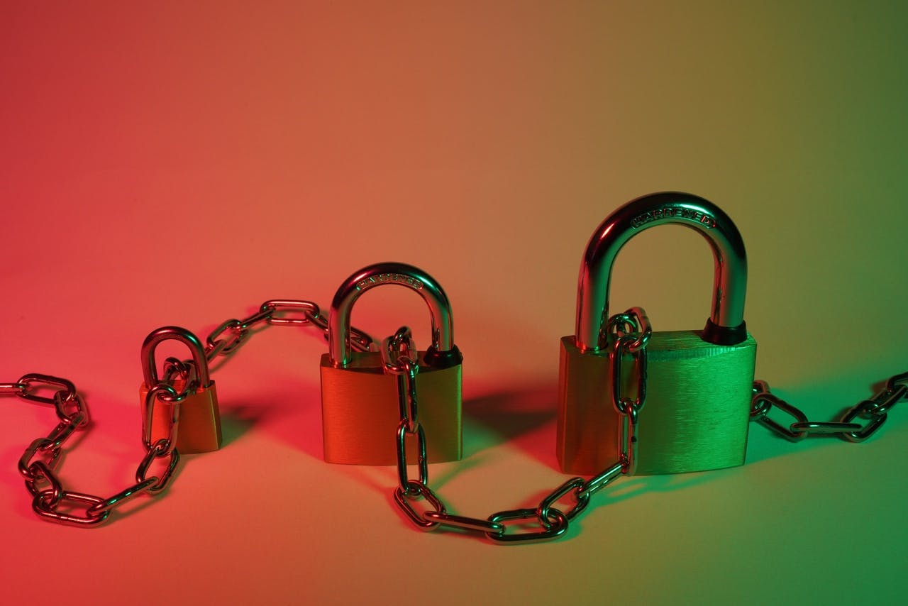 three locks connect with zip 